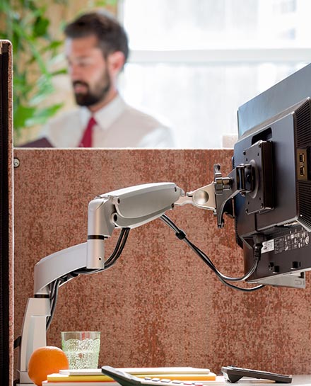 Monitor arms are essential at your workplace! [3 reasons]