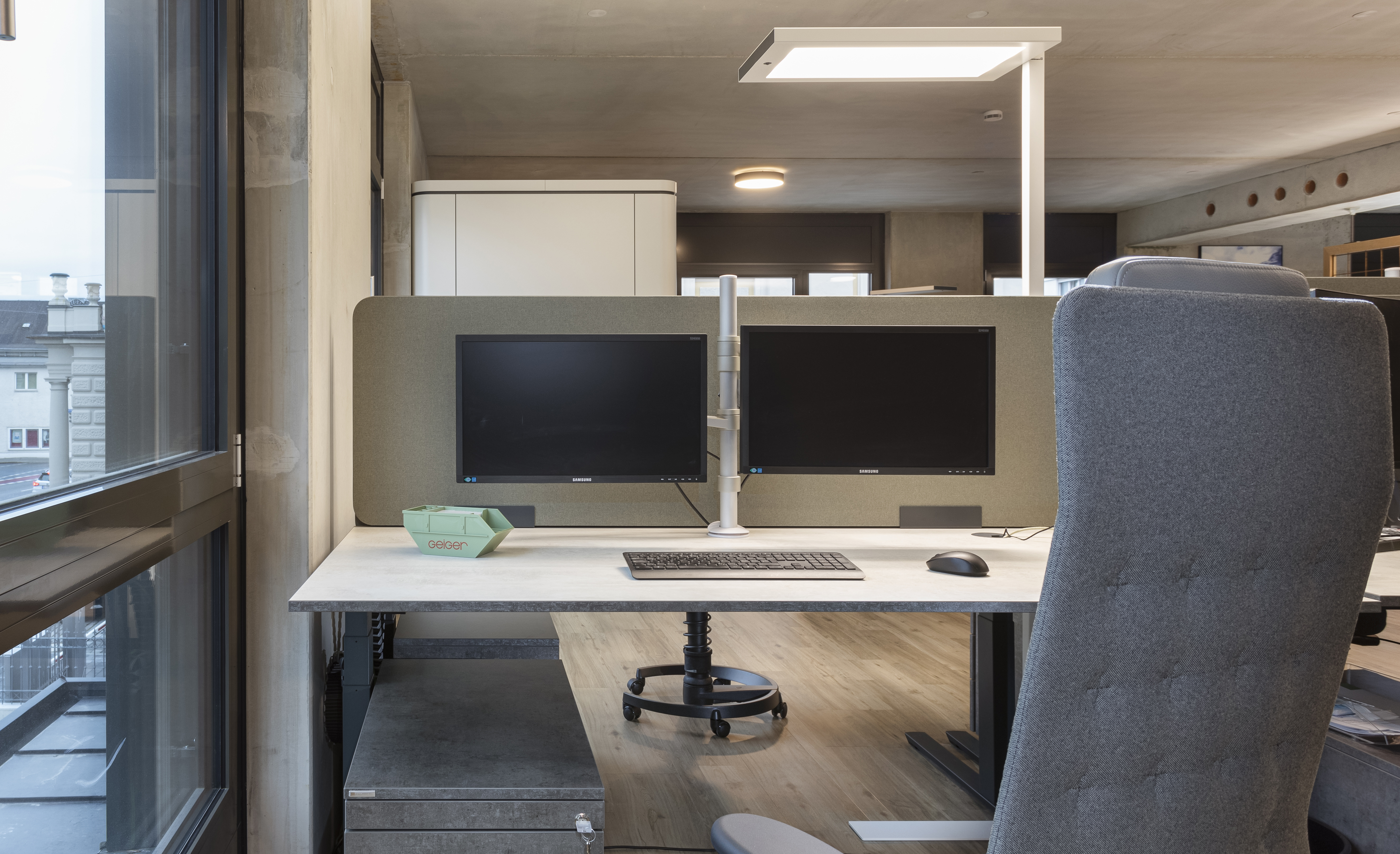 Zwischen Baustelle und Büro