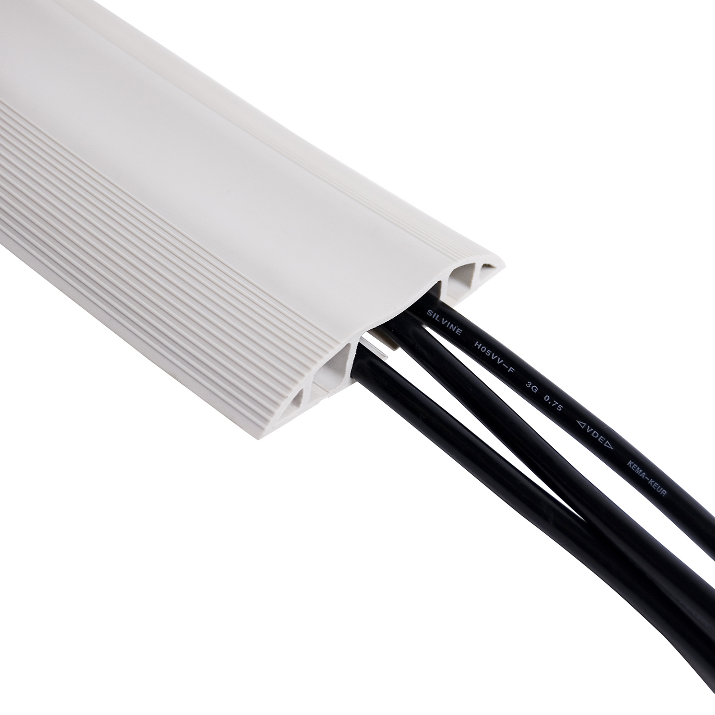 31.150 The cable protector not only protects cables running over the floor but also prevents tripping. It has sloping edges with non-skid ridges and three large cable ducts to separate data and power cables to prevent interference.